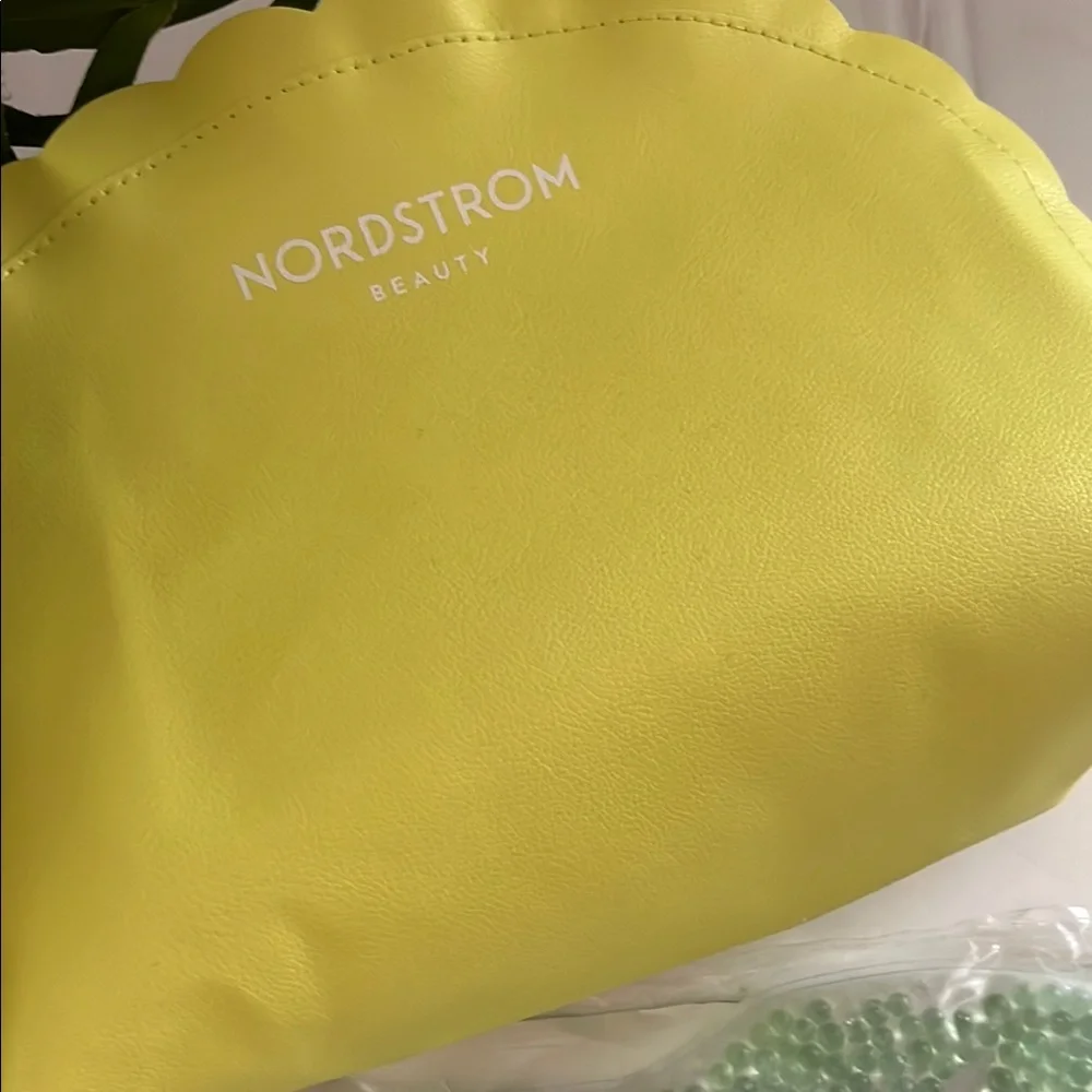 NWOT Jade Green Facial Roller and Yellow Toiletry Bag Set - Picture 5 of 13